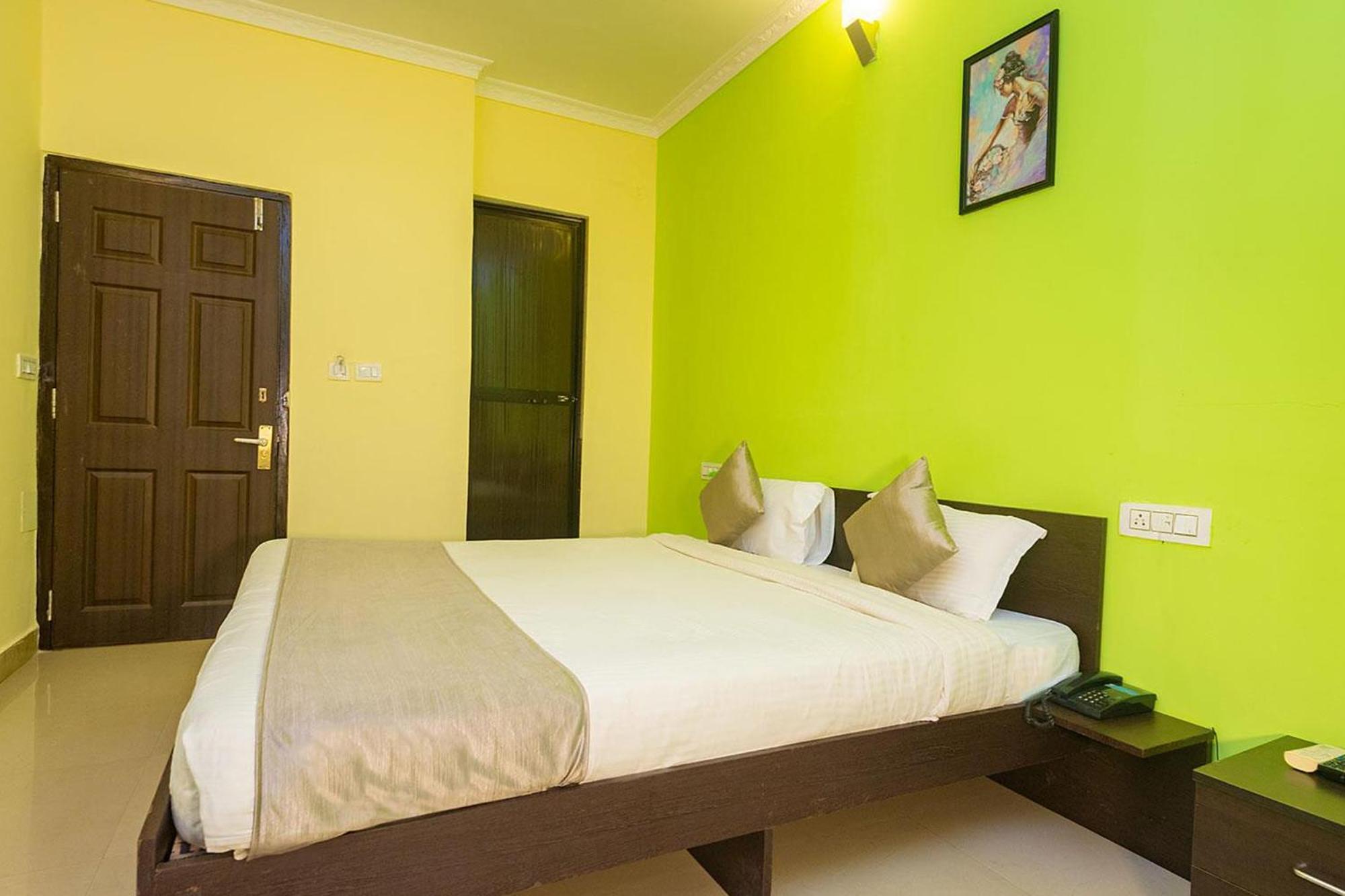 Fabexpress Spring De Goa Hotel