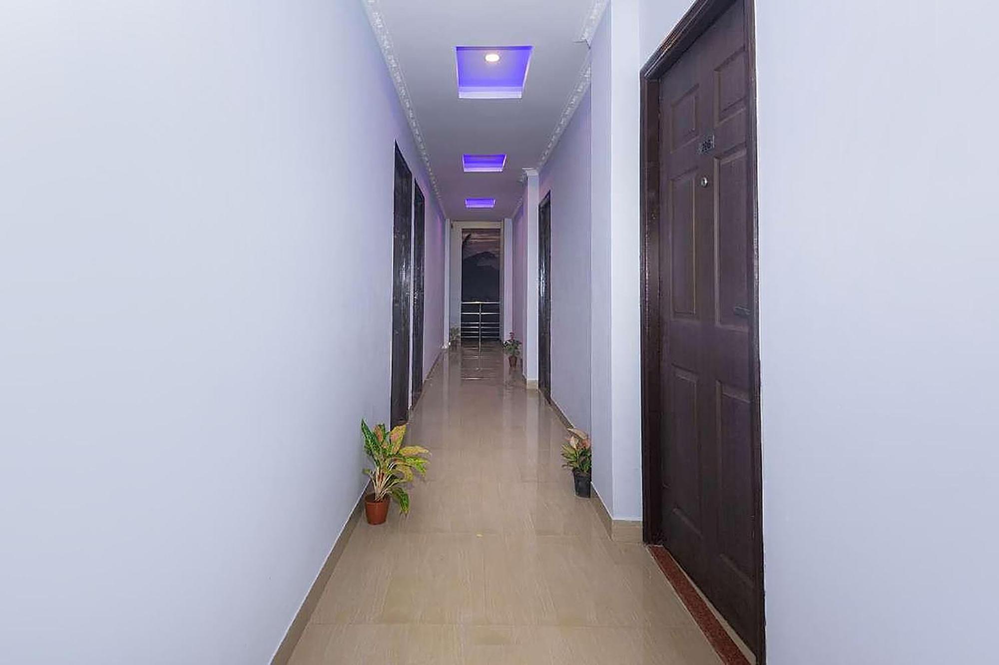 Fabexpress Spring De Goa Hotel